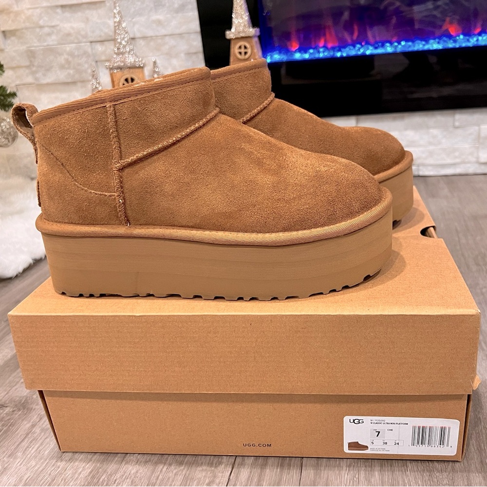 UGG W CLASSIC ULTRA MINI PLATFORM- 7